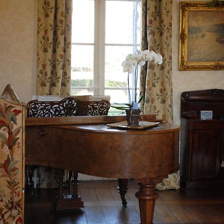 Chambres D'Hotes Chateau De La Puisaye ヴェルヌイユ・ダヴル・エ・ディトン エクステリア 写真