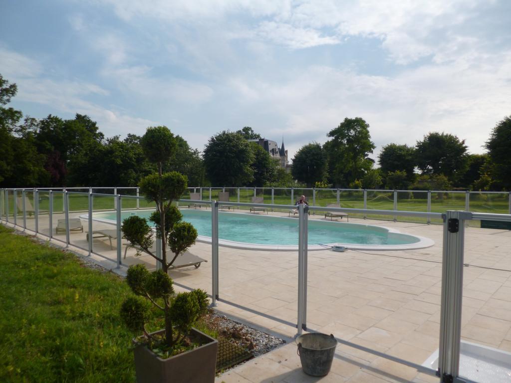 Chambres D'Hotes Chateau De La Puisaye ヴェルヌイユ・ダヴル・エ・ディトン エクステリア 写真