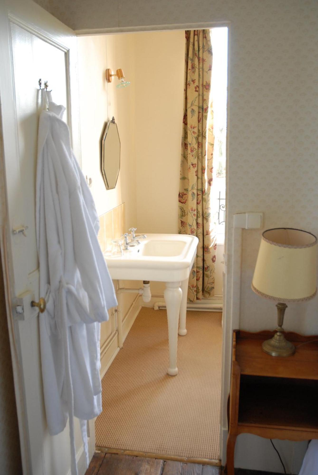 Chambres D'Hotes Chateau De La Puisaye ヴェルヌイユ・ダヴル・エ・ディトン エクステリア 写真