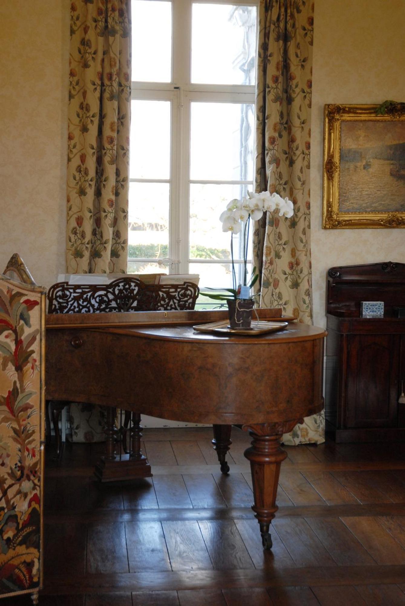 Chambres D'Hotes Chateau De La Puisaye ヴェルヌイユ・ダヴル・エ・ディトン エクステリア 写真