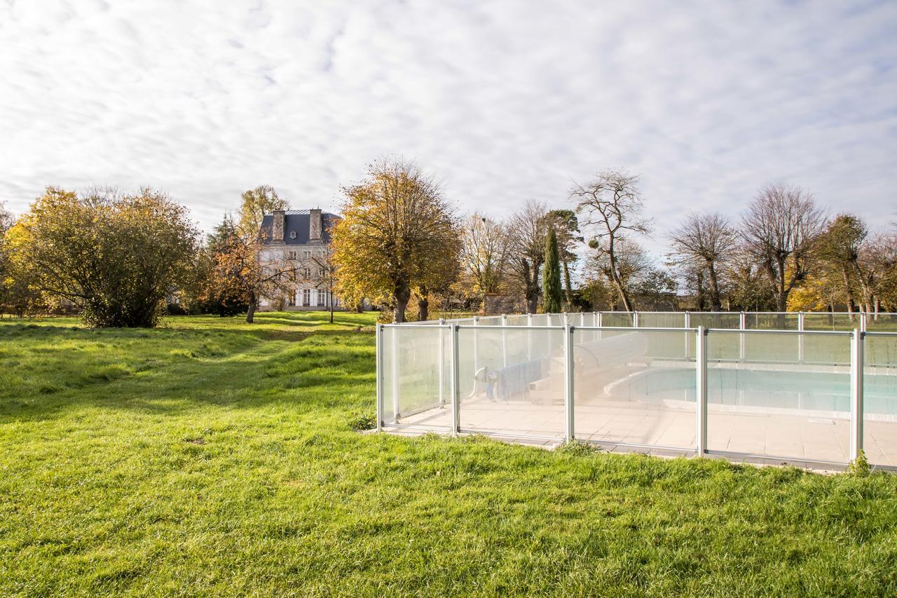 Chambres D'Hotes Chateau De La Puisaye ヴェルヌイユ・ダヴル・エ・ディトン エクステリア 写真