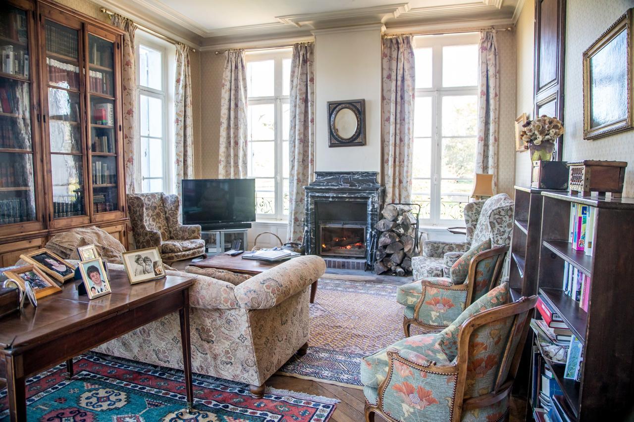 Chambres D'Hotes Chateau De La Puisaye ヴェルヌイユ・ダヴル・エ・ディトン エクステリア 写真