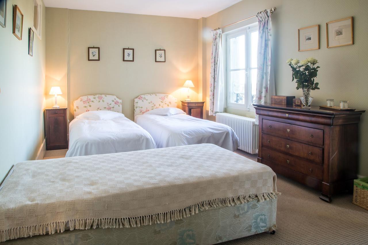 Chambres D'Hotes Chateau De La Puisaye ヴェルヌイユ・ダヴル・エ・ディトン エクステリア 写真