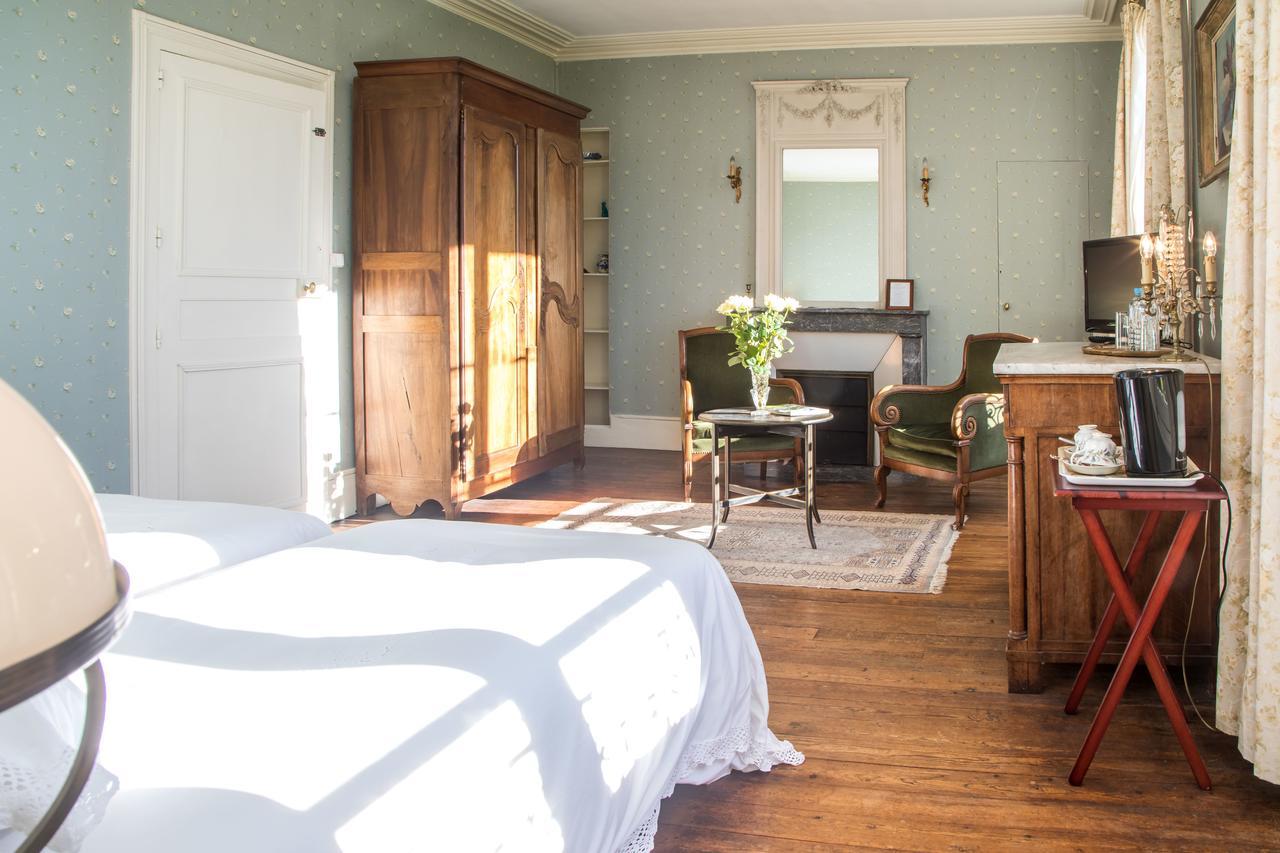 Chambres D'Hotes Chateau De La Puisaye ヴェルヌイユ・ダヴル・エ・ディトン エクステリア 写真