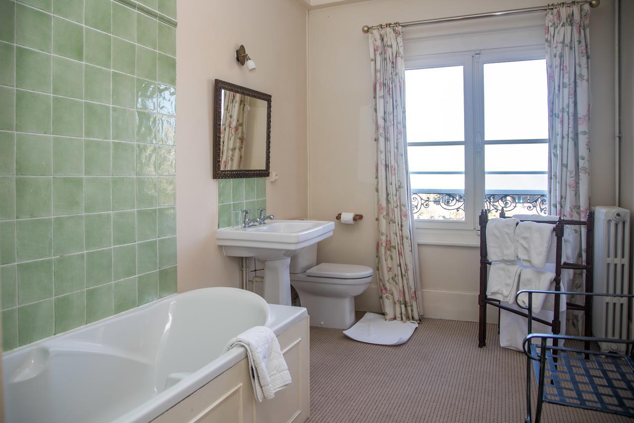 Chambres D'Hotes Chateau De La Puisaye ヴェルヌイユ・ダヴル・エ・ディトン エクステリア 写真