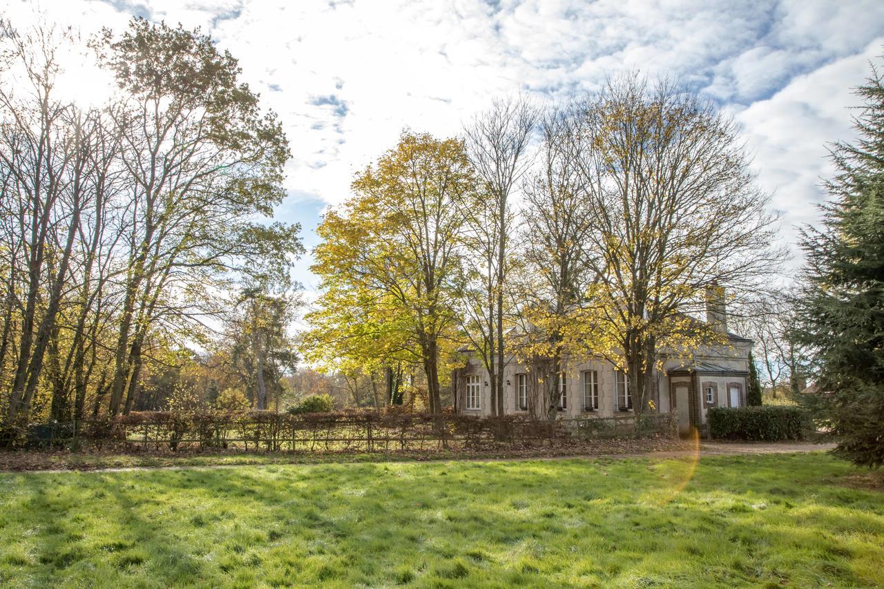 Chambres D'Hotes Chateau De La Puisaye ヴェルヌイユ・ダヴル・エ・ディトン エクステリア 写真