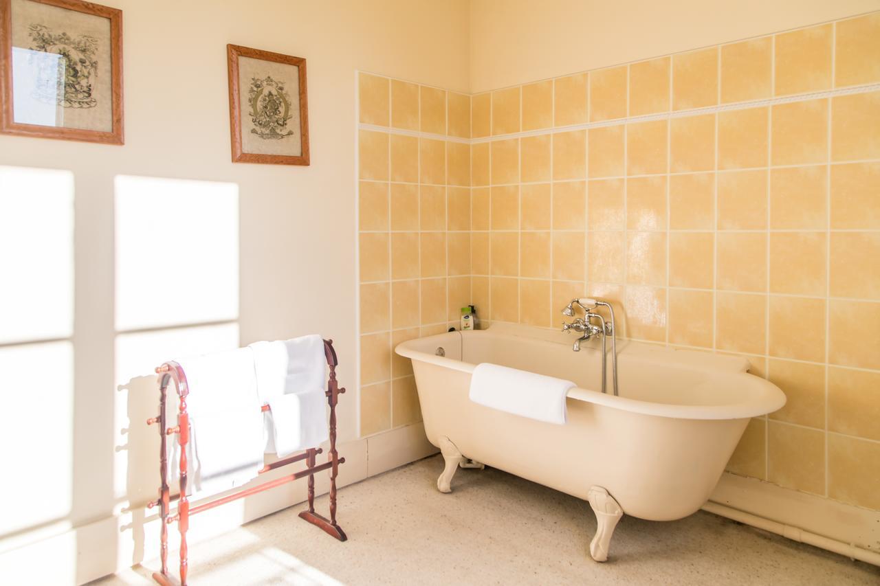 Chambres D'Hotes Chateau De La Puisaye ヴェルヌイユ・ダヴル・エ・ディトン エクステリア 写真