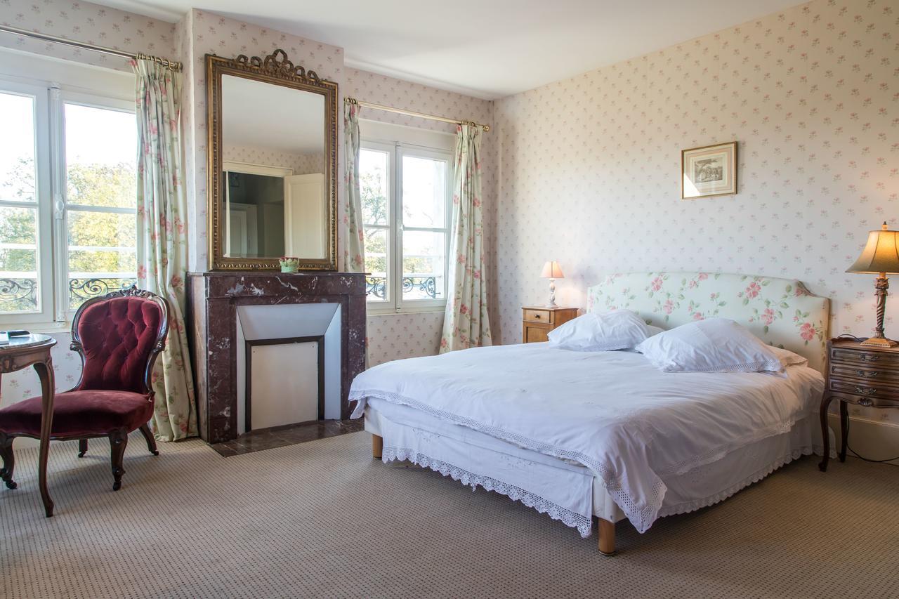 Chambres D'Hotes Chateau De La Puisaye ヴェルヌイユ・ダヴル・エ・ディトン エクステリア 写真