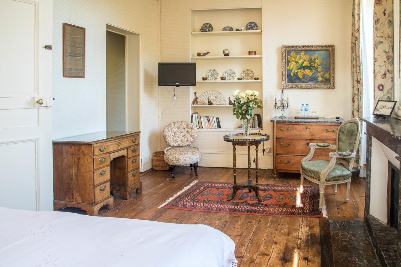 Chambres D'Hotes Chateau De La Puisaye ヴェルヌイユ・ダヴル・エ・ディトン エクステリア 写真