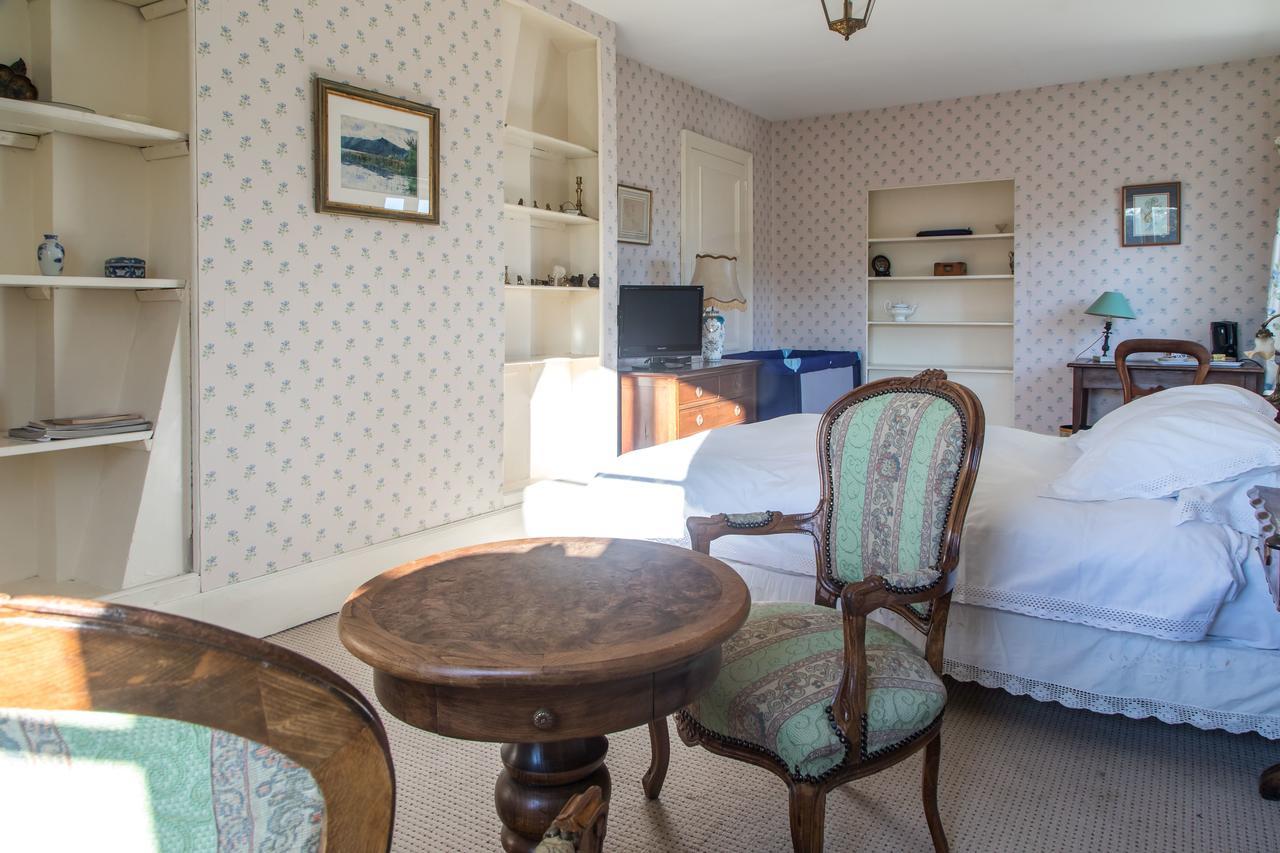 Chambres D'Hotes Chateau De La Puisaye ヴェルヌイユ・ダヴル・エ・ディトン エクステリア 写真
