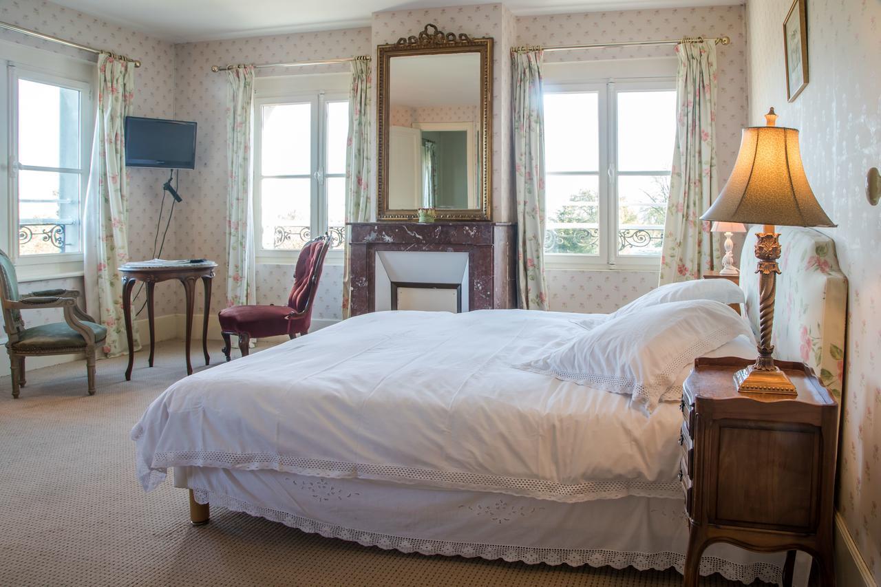 Chambres D'Hotes Chateau De La Puisaye ヴェルヌイユ・ダヴル・エ・ディトン エクステリア 写真